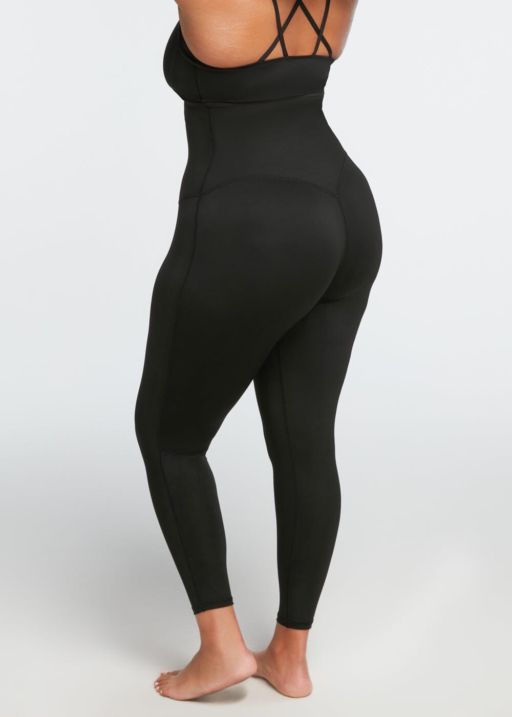 Schlankmachende und Anti-Cellulite-Leggings, die das Schwitzen fördern. 