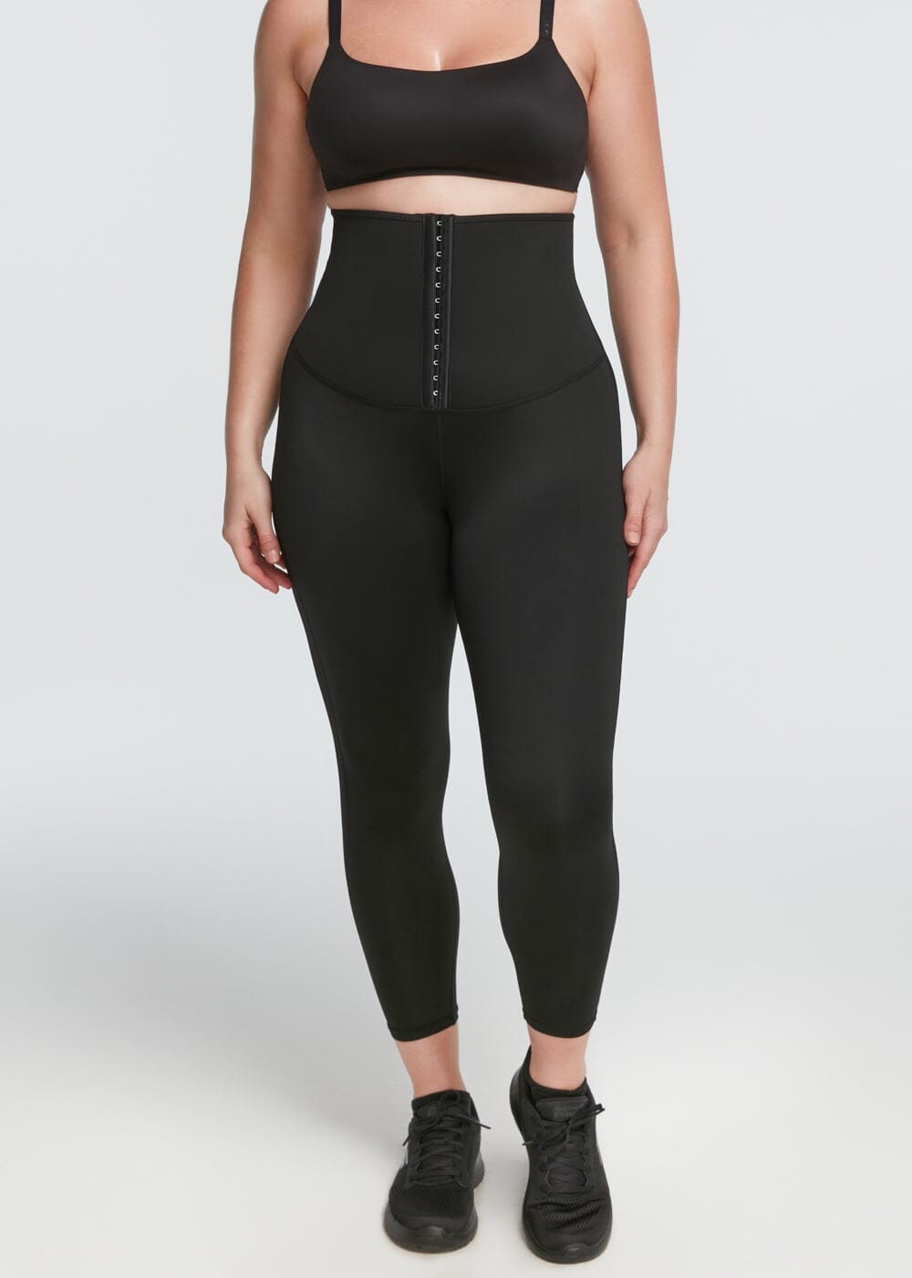 Schlankmachende und Anti-Cellulite-Leggings, die das Schwitzen fördern. 