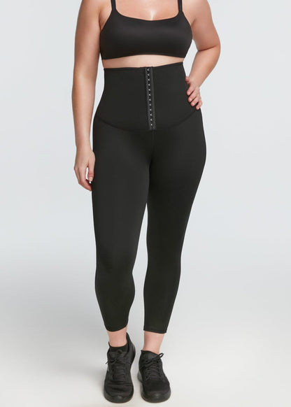 Schlankmachende und Anti-Cellulite-Leggings, die das Schwitzen fördern. 