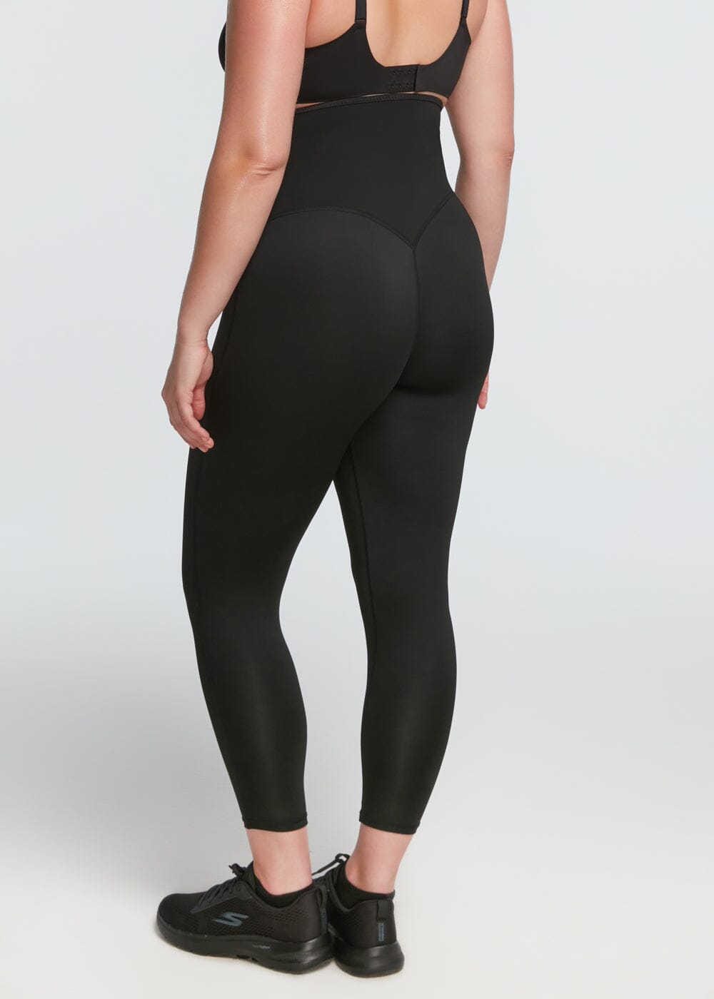 Schlankmachende und Anti-Cellulite-Leggings, die das Schwitzen fördern. 
