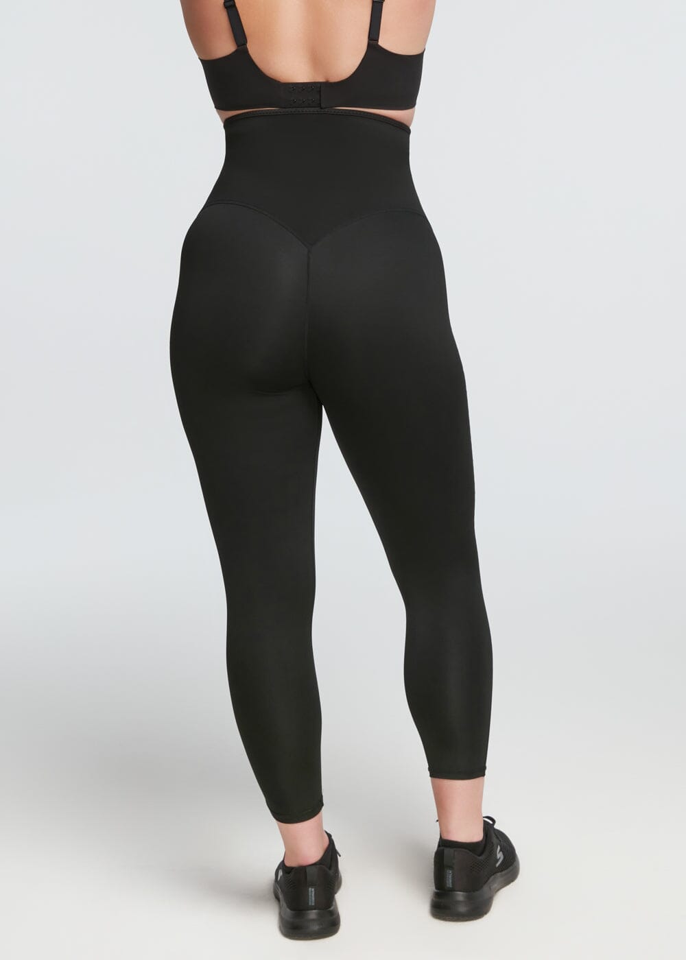 Schlankmachende und Anti-Cellulite-Leggings, die das Schwitzen fördern. 