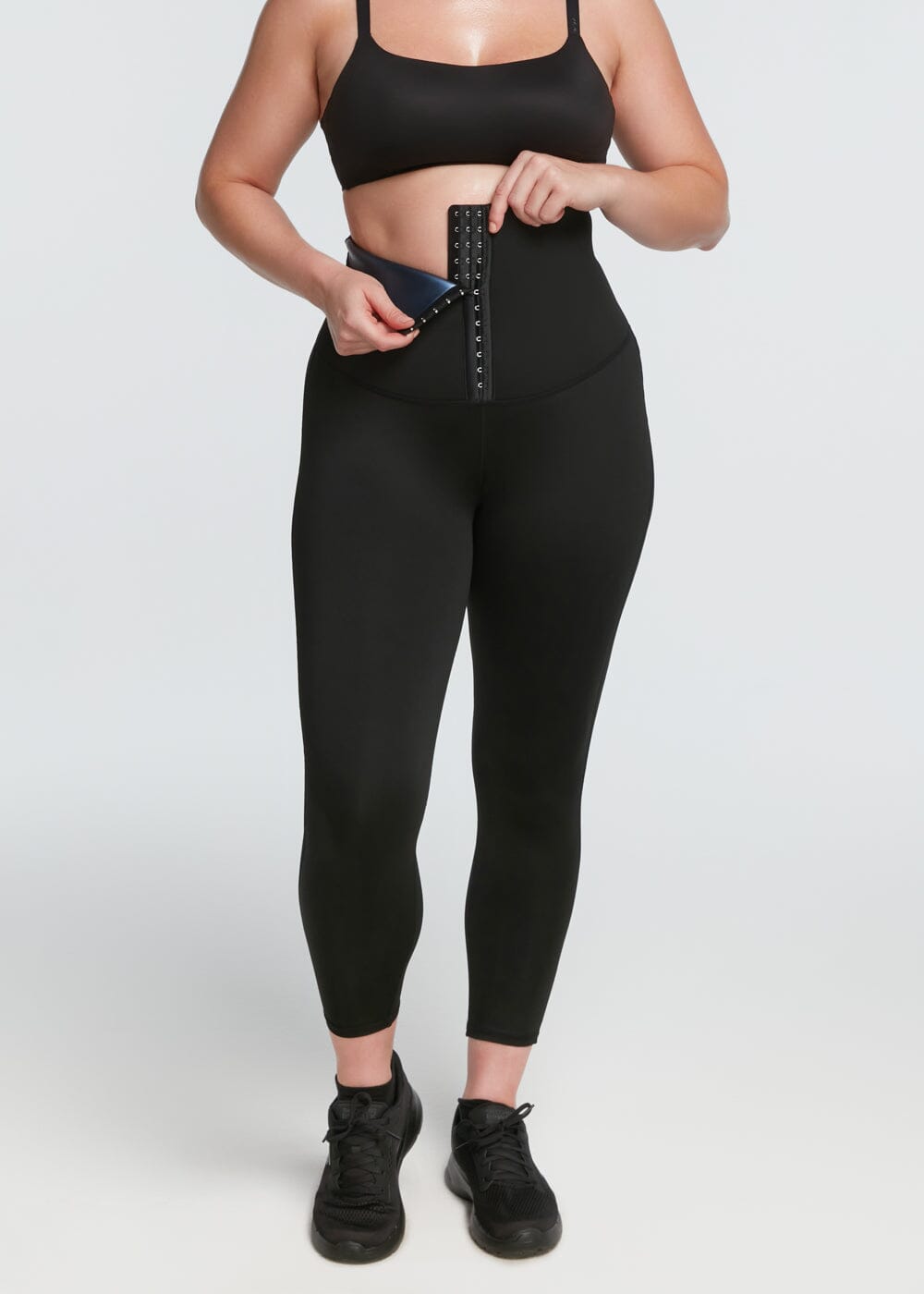 Schlankmachende und Anti-Cellulite-Leggings, die das Schwitzen fördern. 
