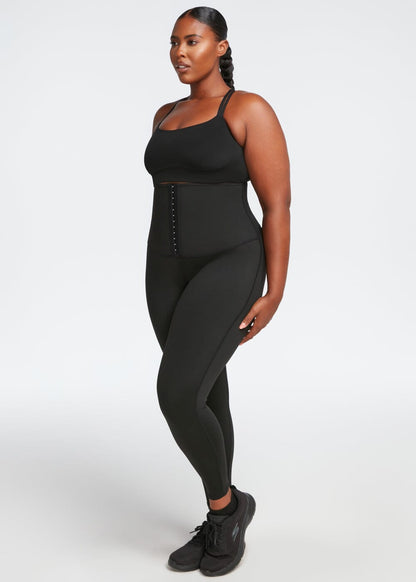 Schlankmachende und Anti-Cellulite-Leggings, die das Schwitzen fördern. 