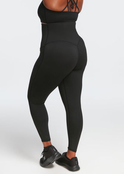 Schlankmachende und Anti-Cellulite-Leggings, die das Schwitzen fördern. 