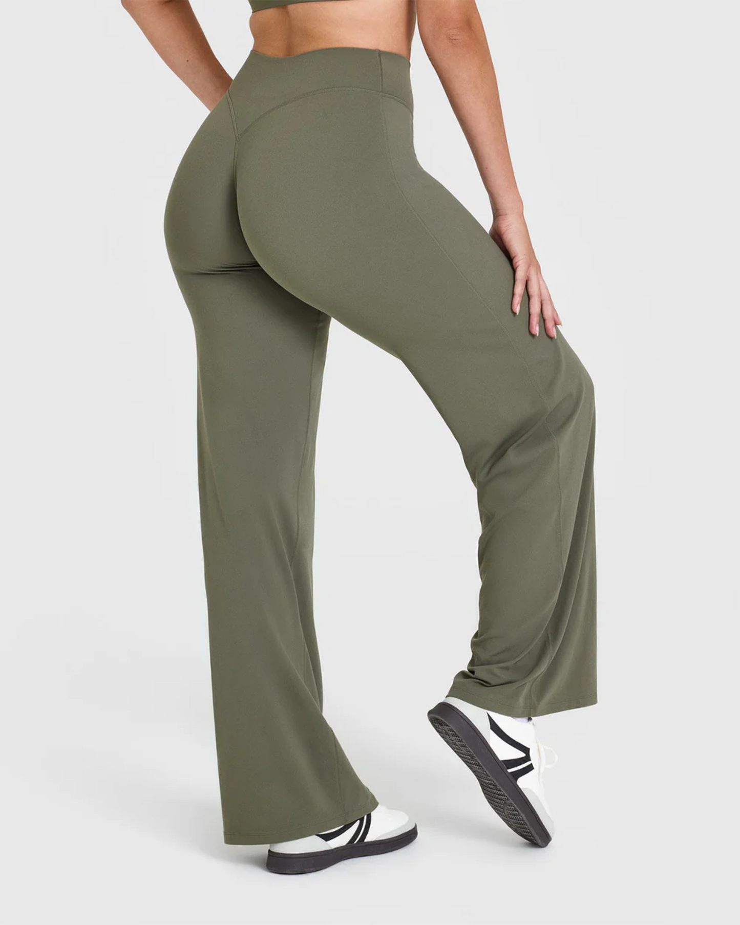 Take Advantage Of Our Spring Sale To Save 60% On Our Icon Straight Leg Bottoms 💕