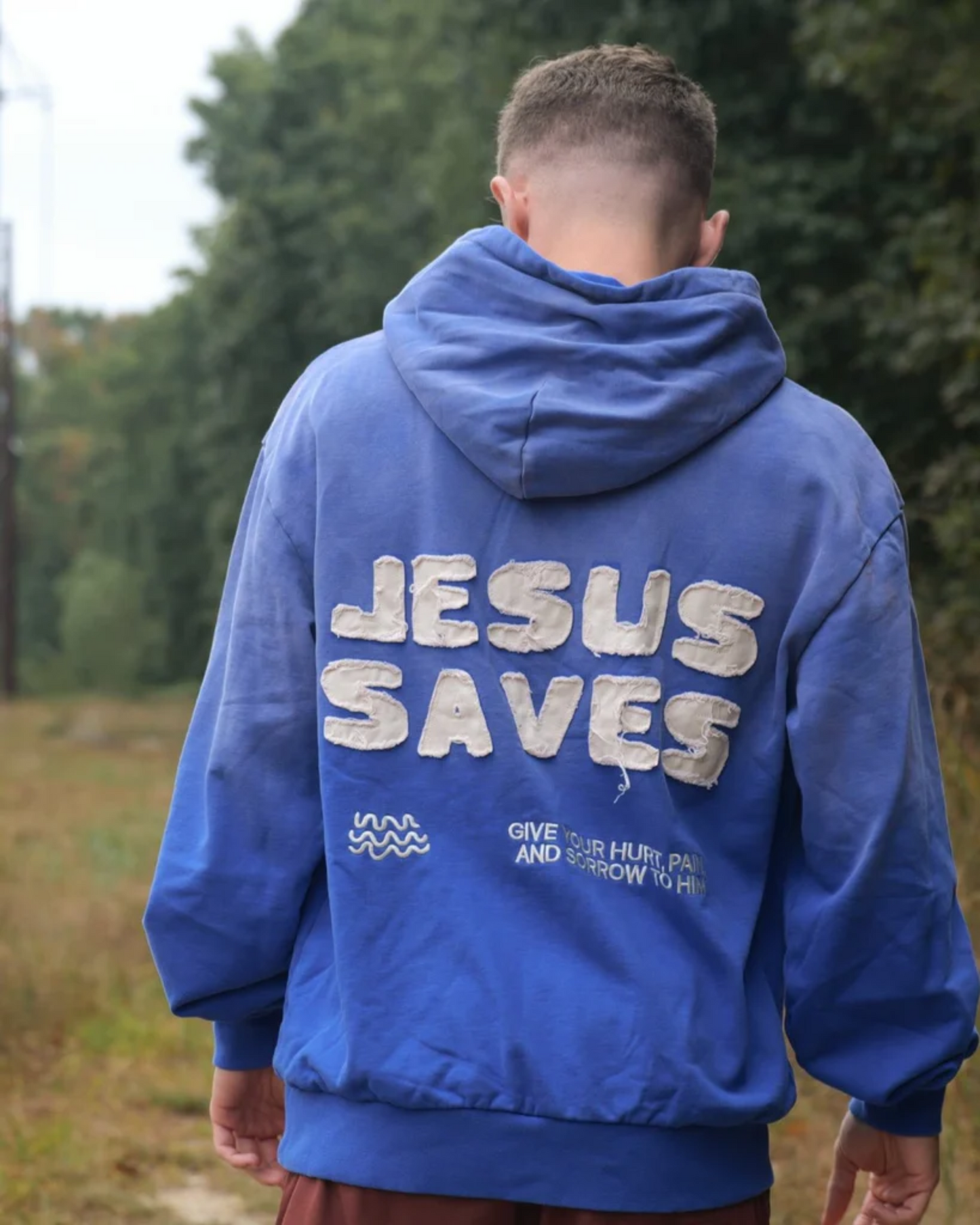 Profitieren Sie von unserem Frühlingsangebot und sparen Sie 60 % auf unseren Jesus Saves Hoodie 💕